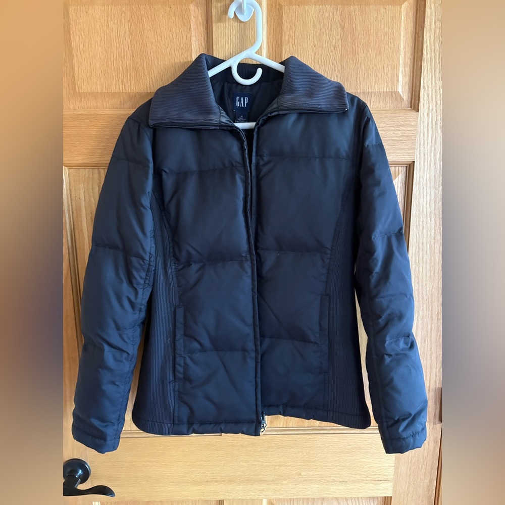 GAP Women's Black Puffer Coat
